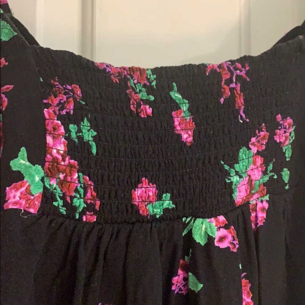 Flower button up Blouse - Picture 3 of 4